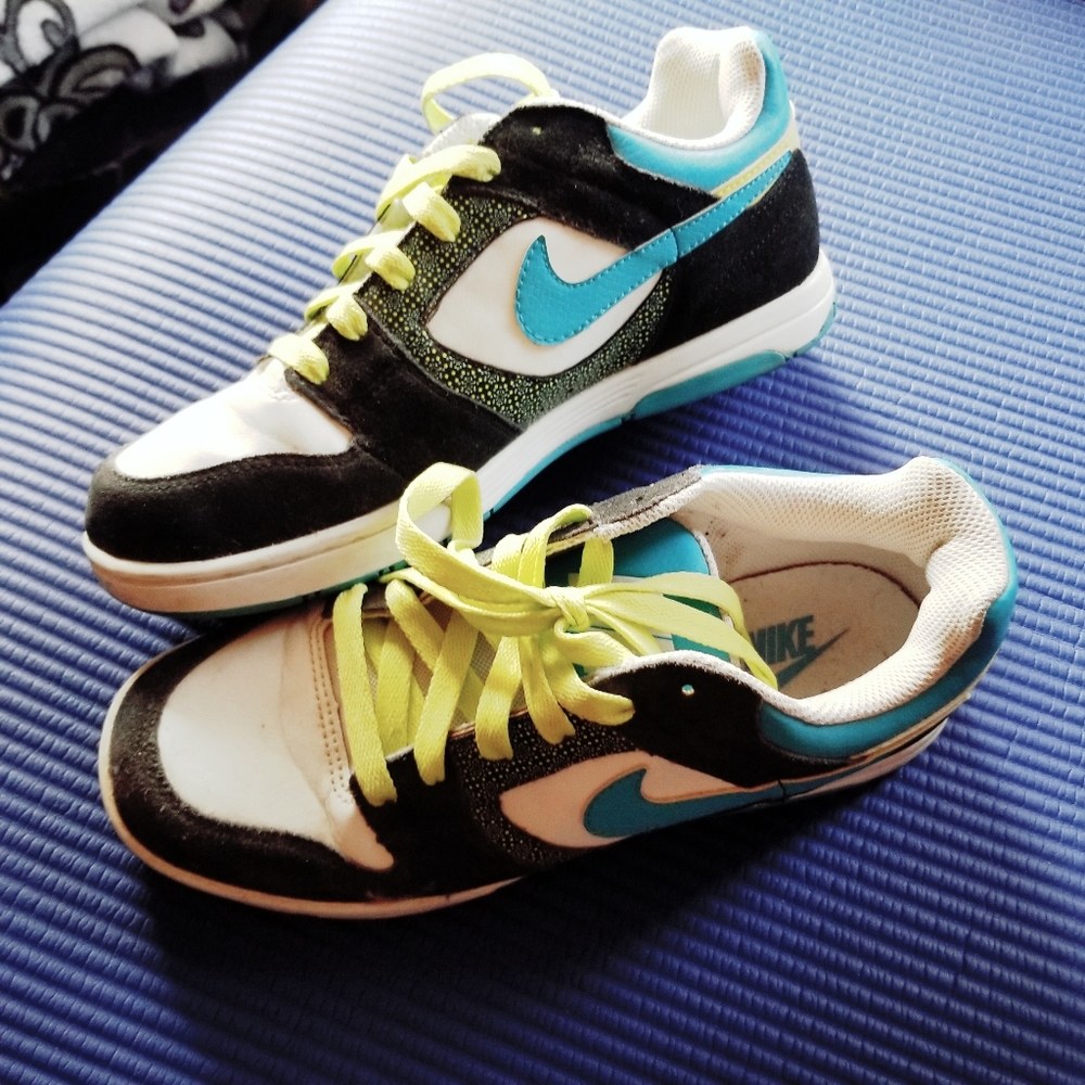 Nike Women's Tennis Shoes